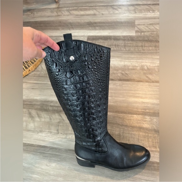 Vince Camuto Women’s 8.5 Riding Boot Kamino Croc Embossed black new condition! - Picture 4 of 5